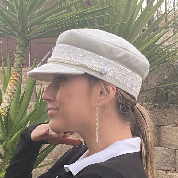 Lack of Color Small Cream Colored Hat See Video - Picture 1 of 15